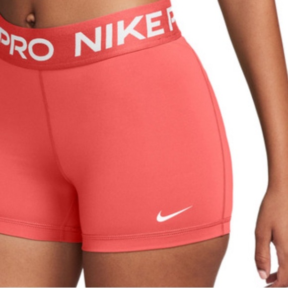 Nike Pants - Nike pro ( je les ai mis une fois mais malheureusement j’ai pris du xs)